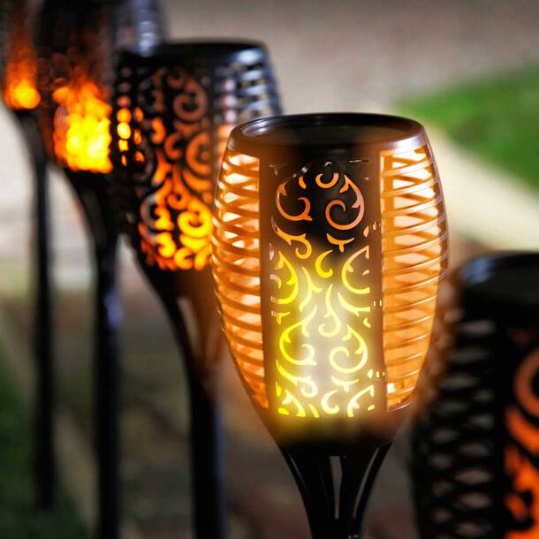 Solarny lampion ogrodowy z efektem płomienia do użytku na zewnątrz