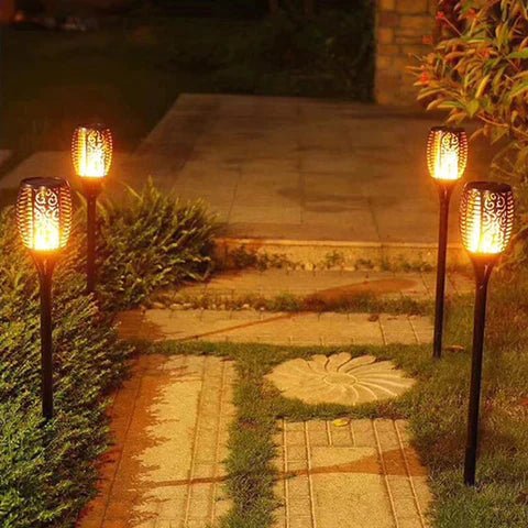 Solarny lampion ogrodowy z efektem płomienia do użytku na zewnątrz