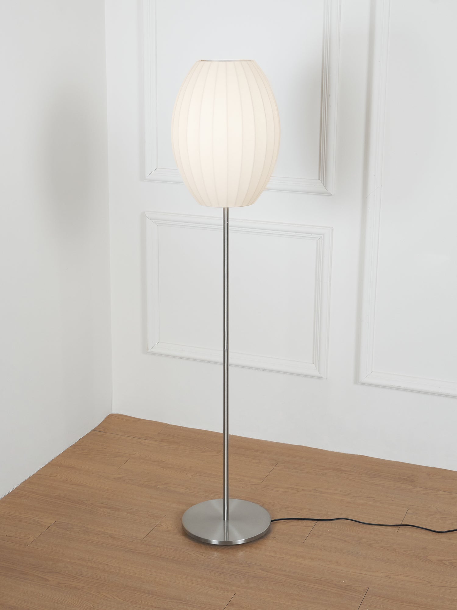 Lampa podłogowa LED z żebrowanym kloszem