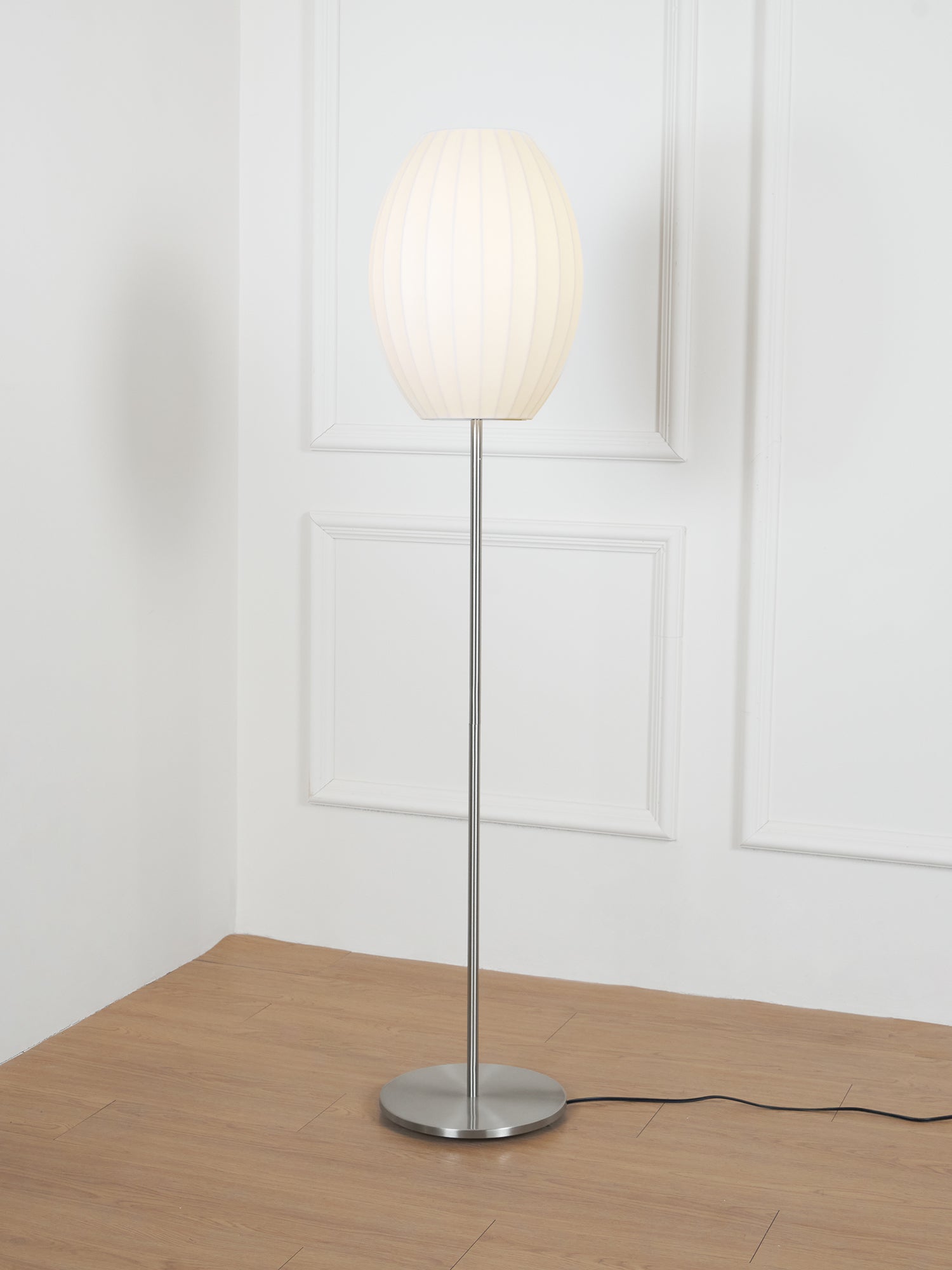 Lampa podłogowa LED z żebrowanym kloszem