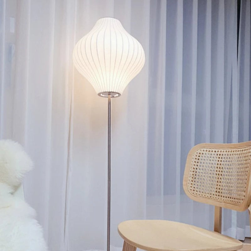 Lampa podłogowa LED z żebrowanym kloszem