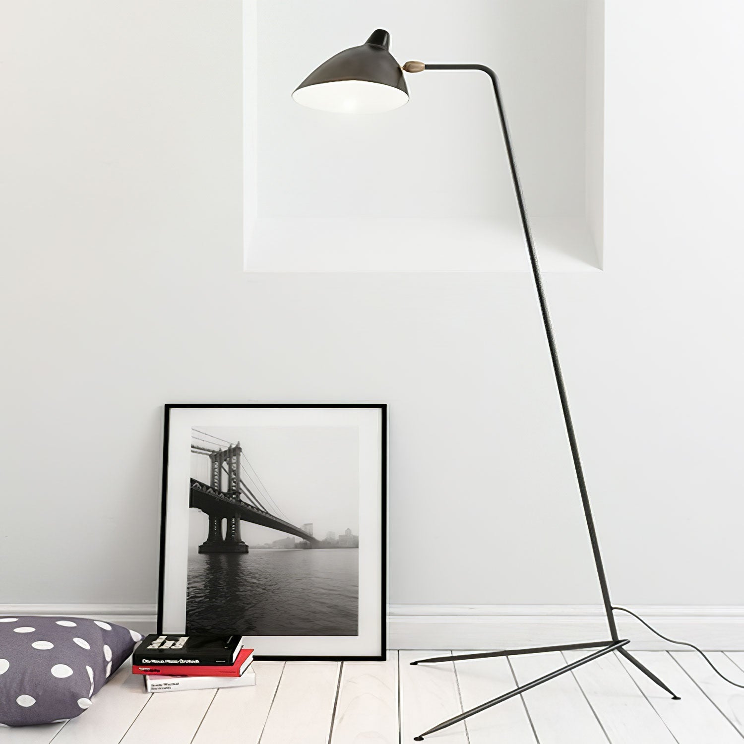 Minimalistyczna lampa stojąca inspirowana stylem vintage