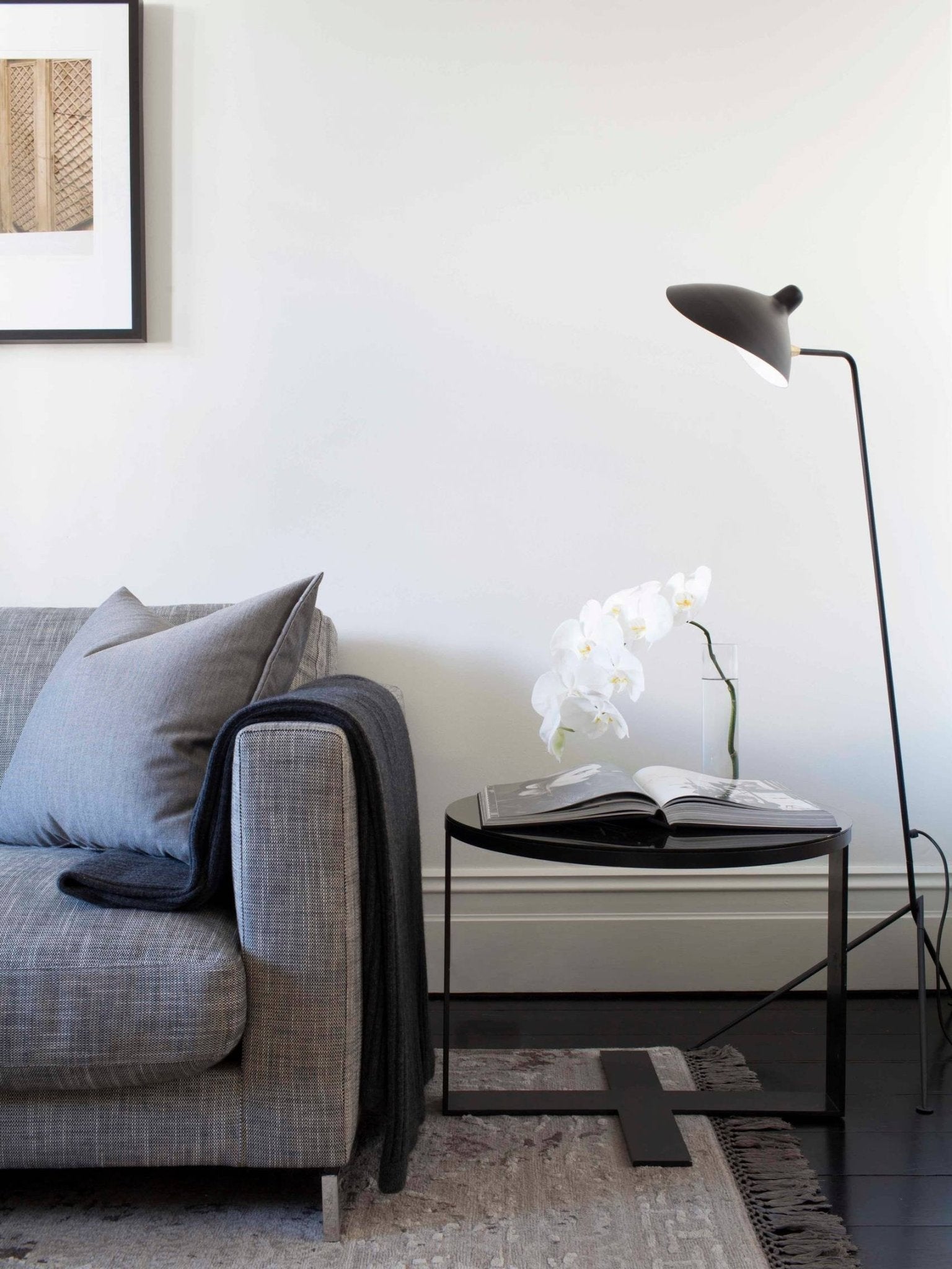 Minimalistyczna lampa stojąca inspirowana stylem vintage