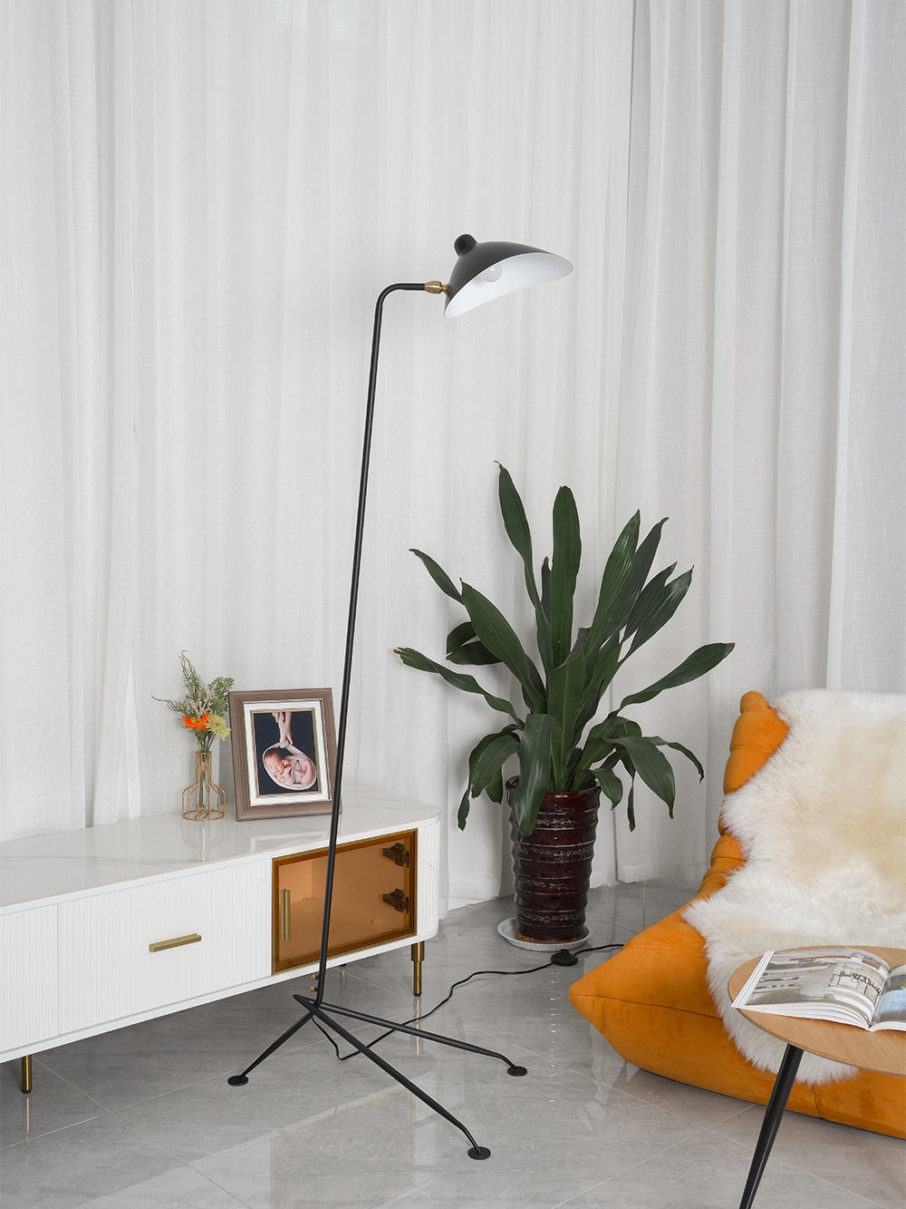 Minimalistyczna lampa stojąca inspirowana stylem vintage