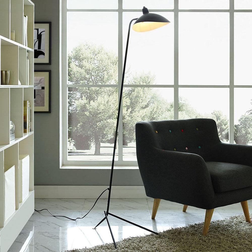 Minimalistyczna lampa stojąca inspirowana stylem vintage