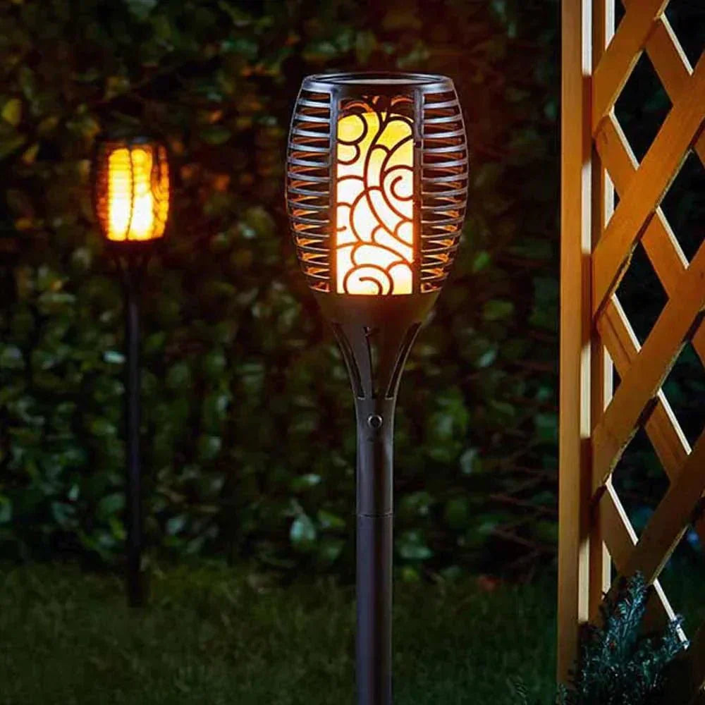 Solarny lampion ogrodowy z efektem płomienia do użytku na zewnątrz